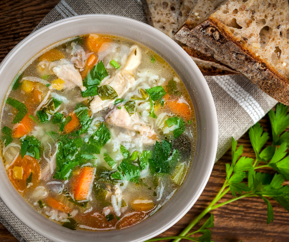 Soupe et pain servis lors d’un repas partagé des Porteurs d’Espérance