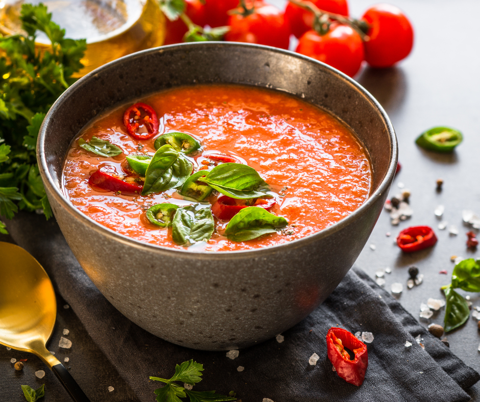 Soupe aux tomates servie lors d’un repas partagé des Porteurs d’Espérance
