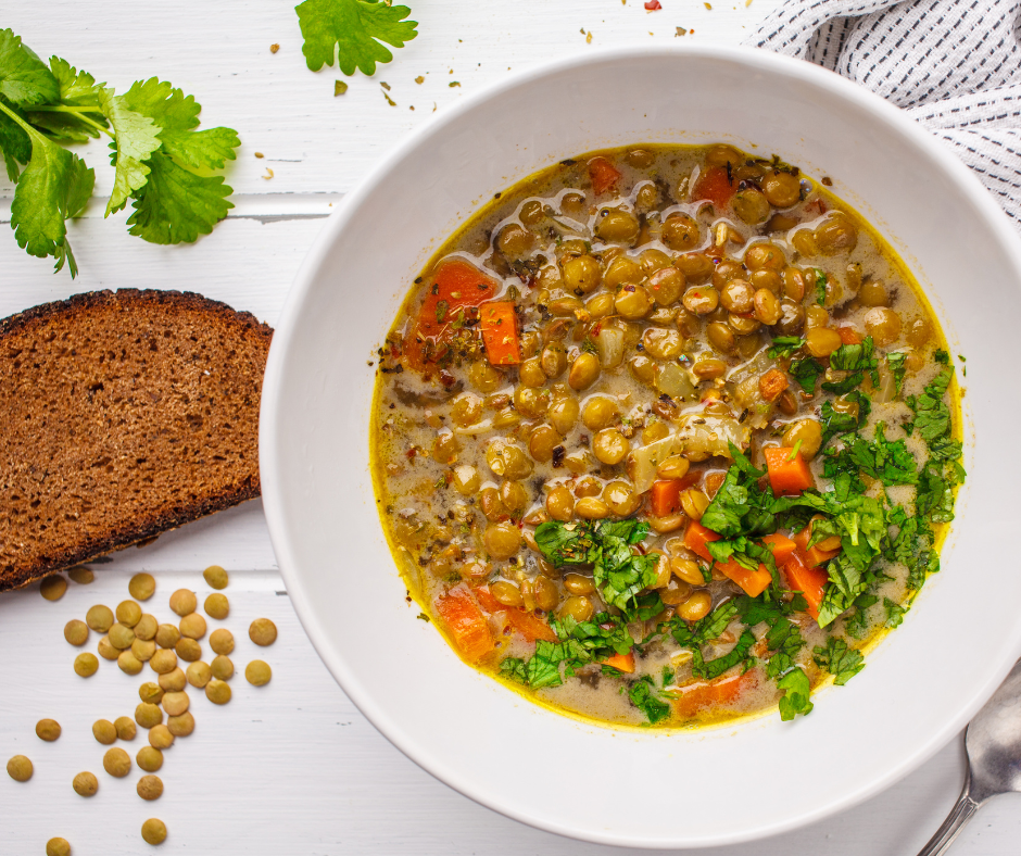 Soupe et pain servis lors d’un repas partagé des Porteurs d’Espérance